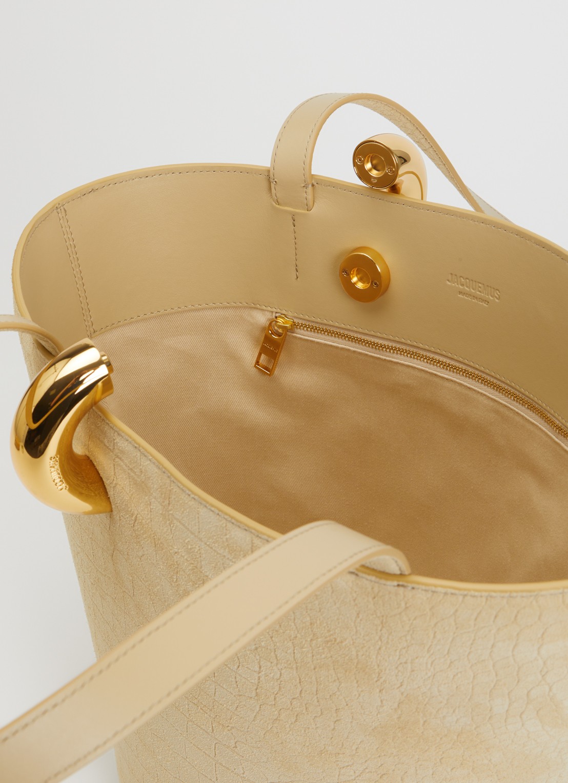 Jacquemus Le Bambola schoudertas van kalfssuède met crocostructuur - detail 2 beige