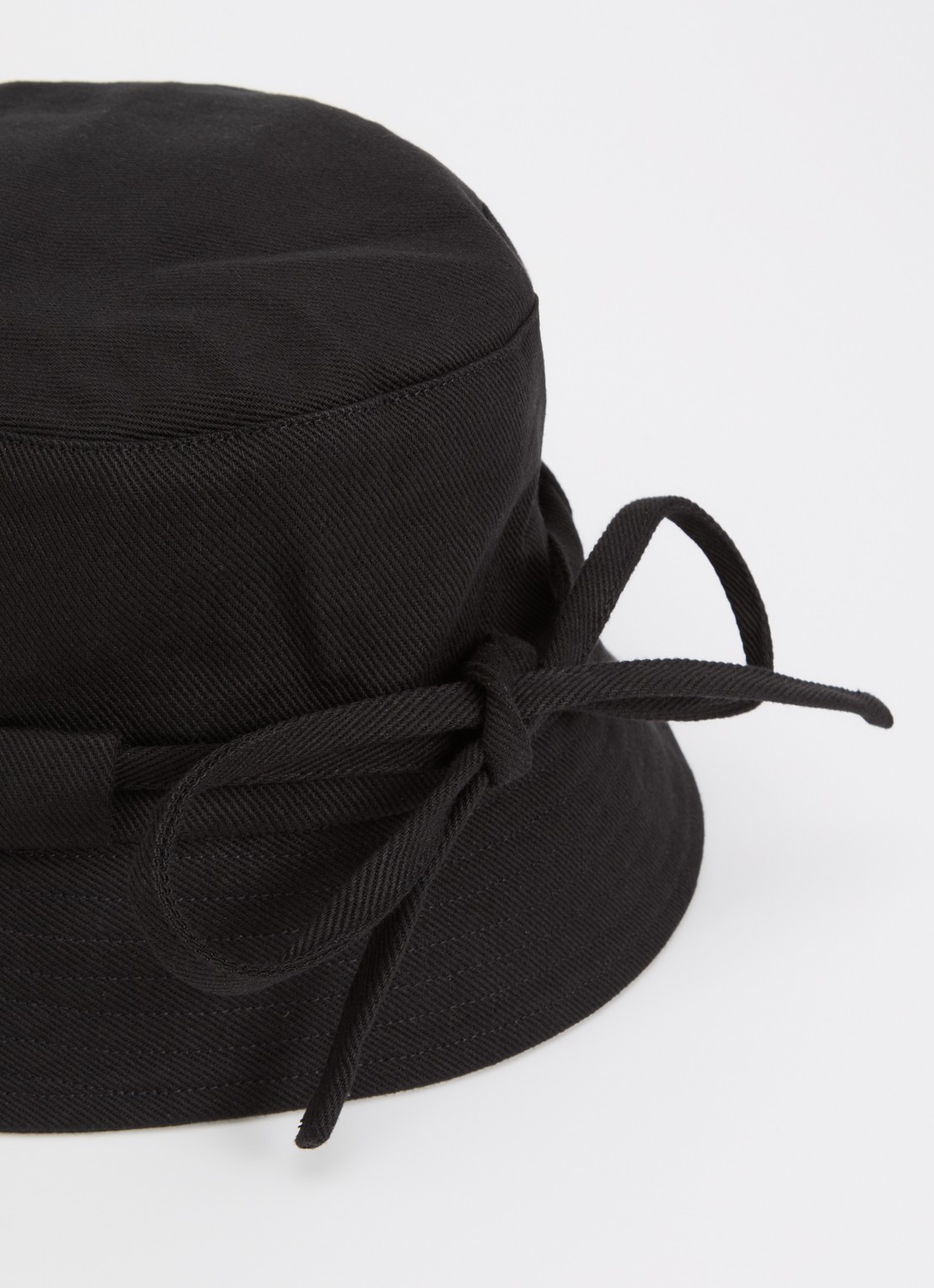 Jacquemus Le Bob Gadjo bucket hoed met logo - detail zwart