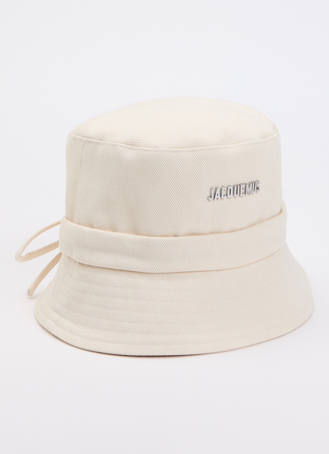 Jacquemus Le Bob Gadjo bucket hoed met logo - voorkant 2 gebroken wit