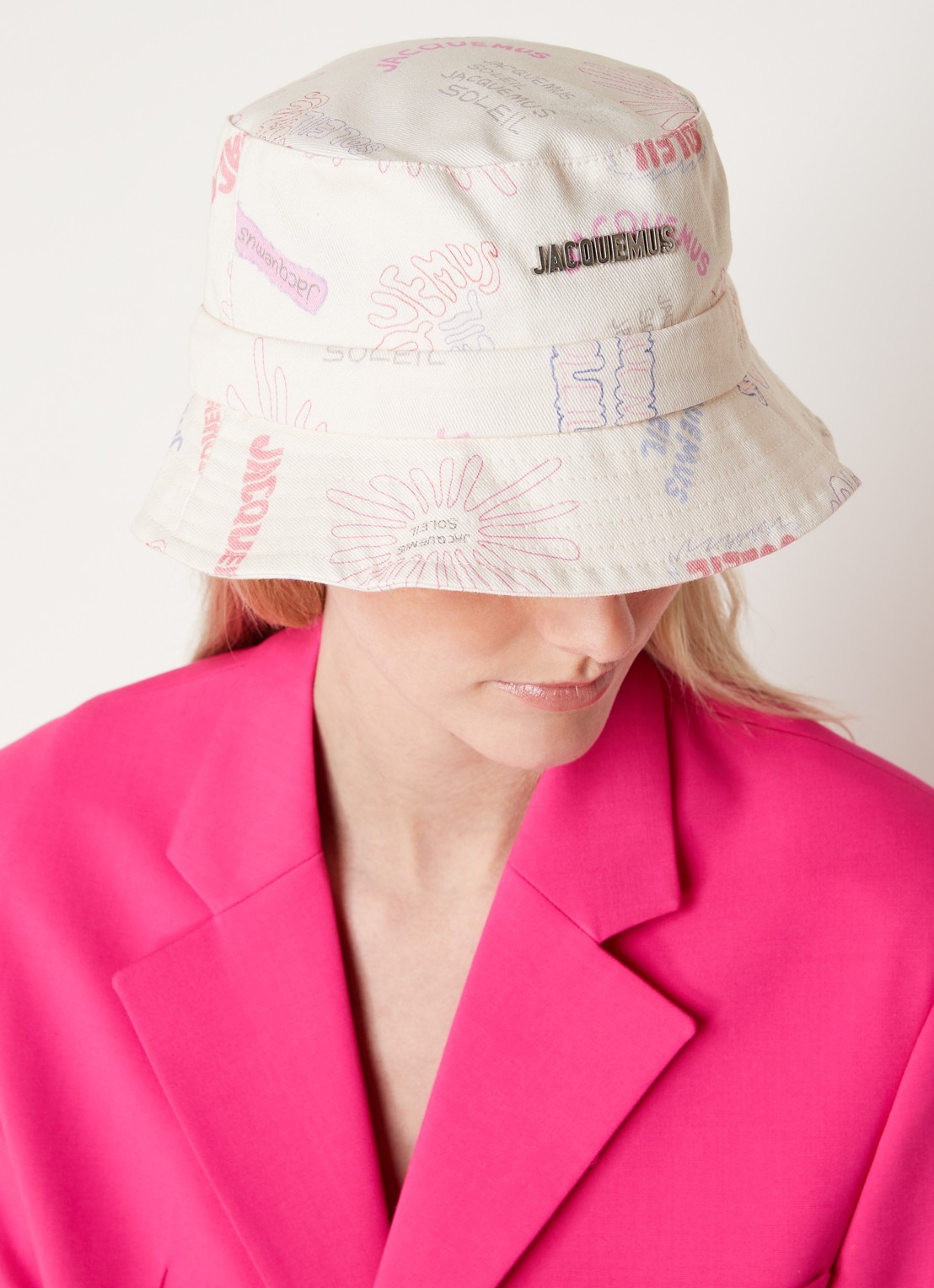 Jacquemus Le Bob Gadjo bucket hoed van canvas  - voorkant 2 creme