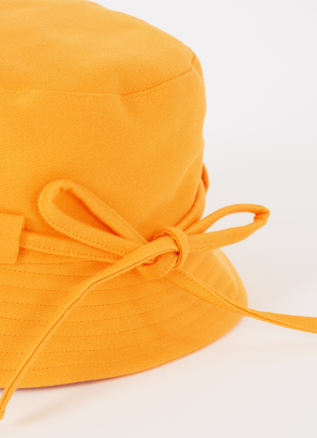 Jacquemus Le Bob Gadjo bucket hoed van canvas  - detail oranje
