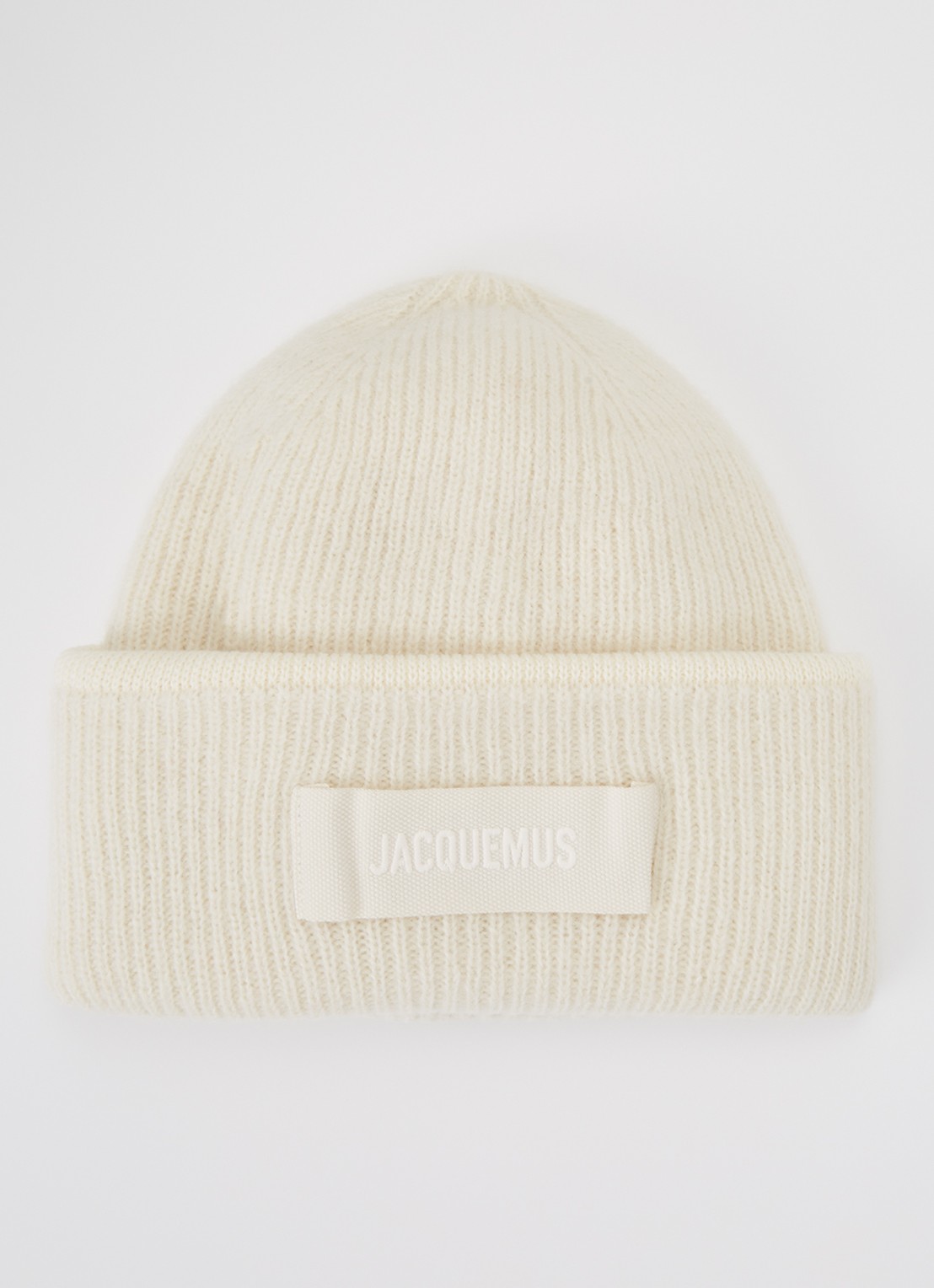 Jacquemus Le Bonnet grofgebreide muts in alpaca wolblend met logo - voorkant gebroken wit