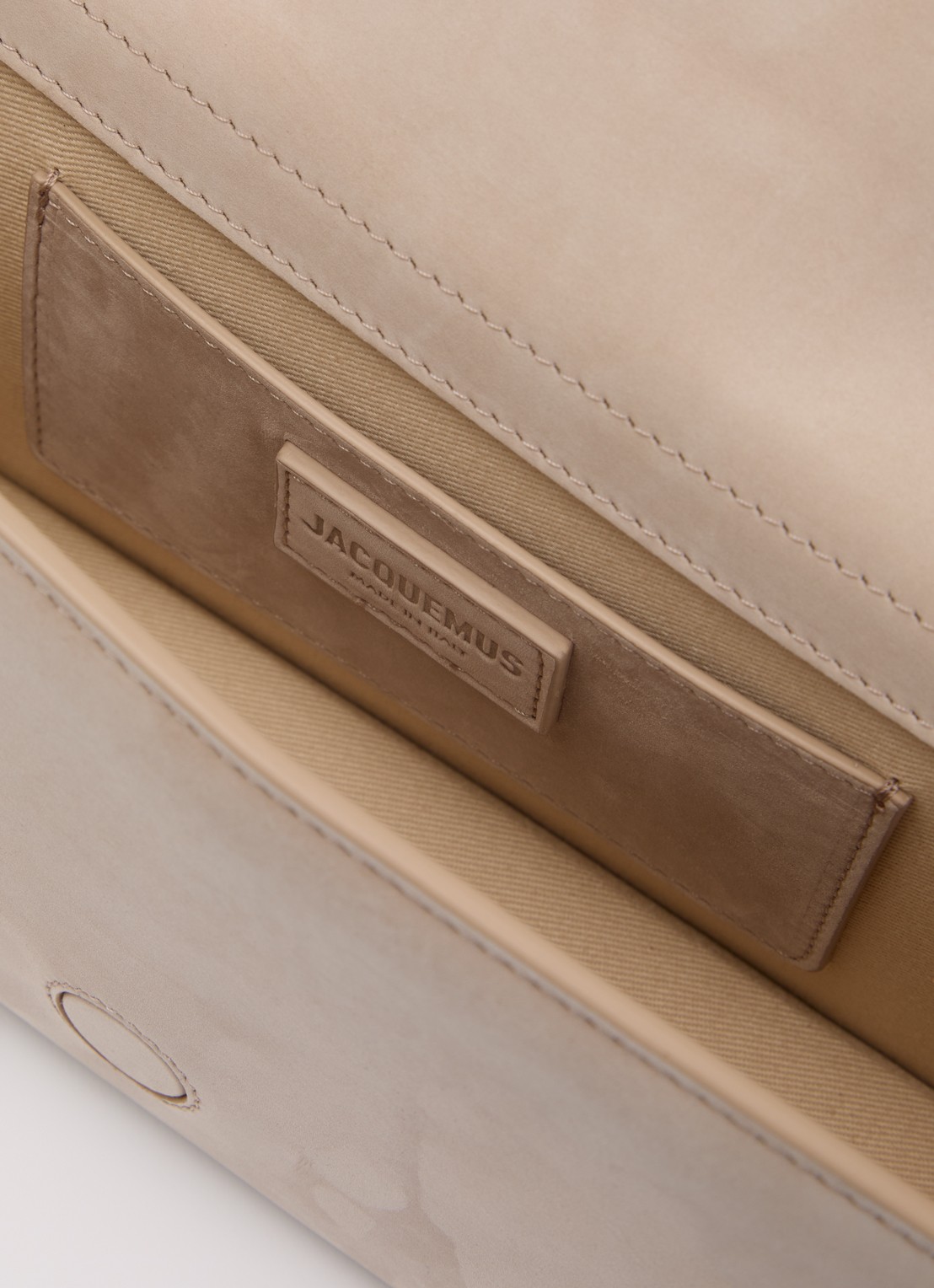Jacquemus Le Grand Bambino handtas van suède met afneembare schouderriem - detail taupe