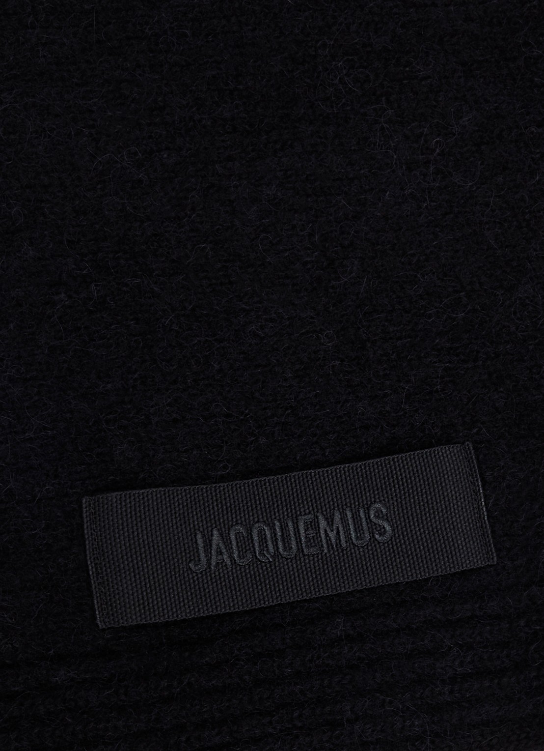 Jacquemus Le Gross Grain sjaal in alpaca wolblend met logoborduring 140 x 39 cm - voorkant 2 zwart