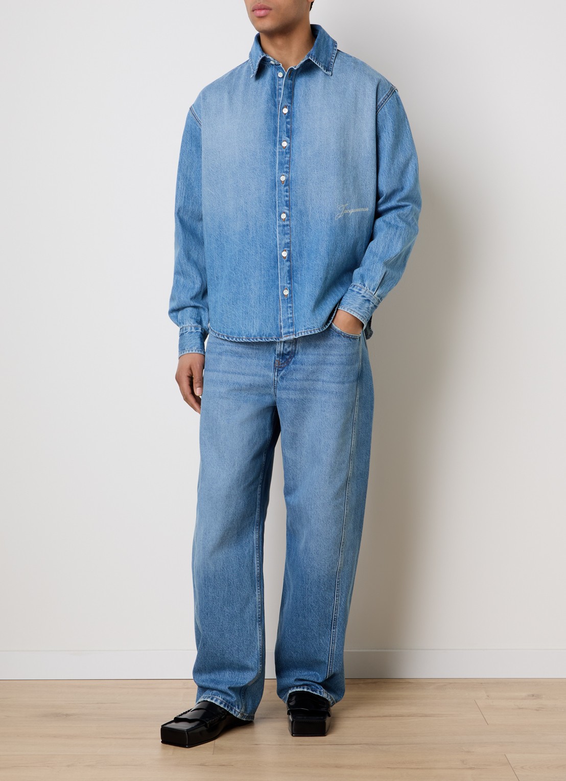 Jacquemus Le Mirada De-Nimes loose fit jeans met medium wassing - voorkant 6 indigo