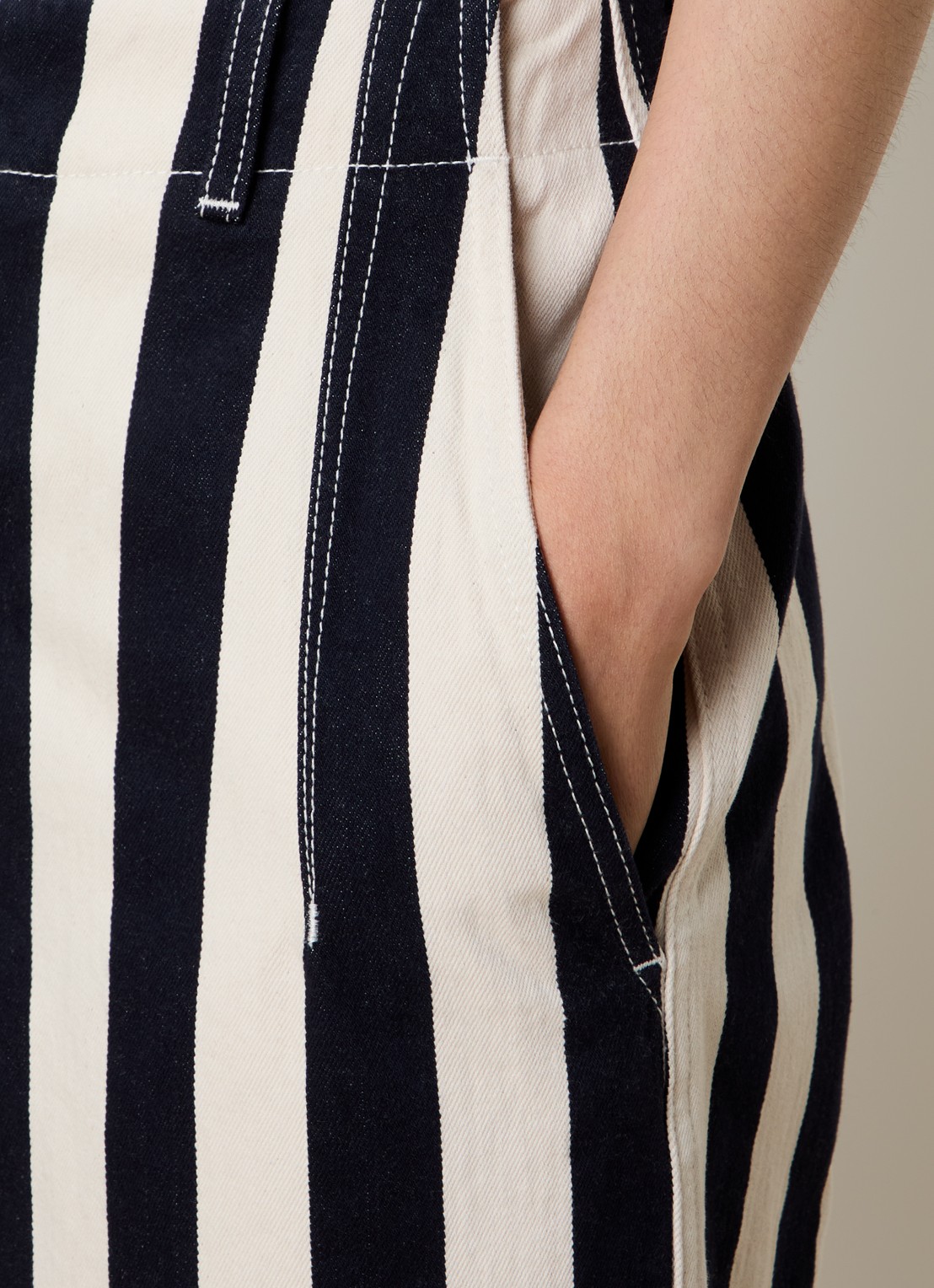 Jacquemus Le Parasol high waist loose fit jeans met streepprint - detail 5 gebroken wit