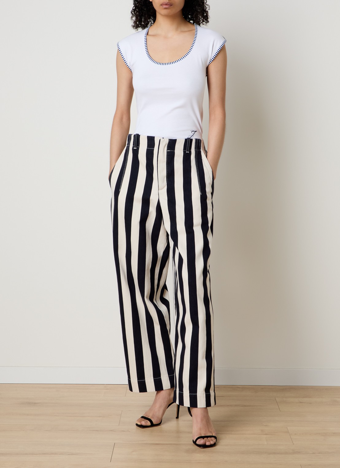Jacquemus Le Parasol high waist loose fit jeans met streepprint - voorkant 3 gebroken wit