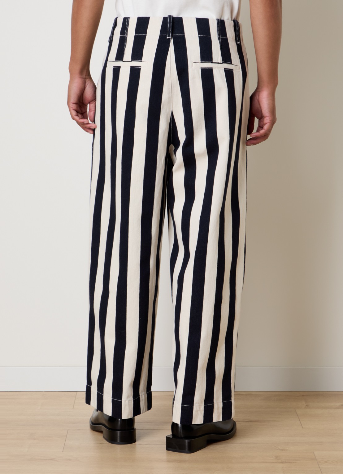 Jacquemus Le Parasol loose fit jeans met streepprint - achterkant 4 donkerblauw