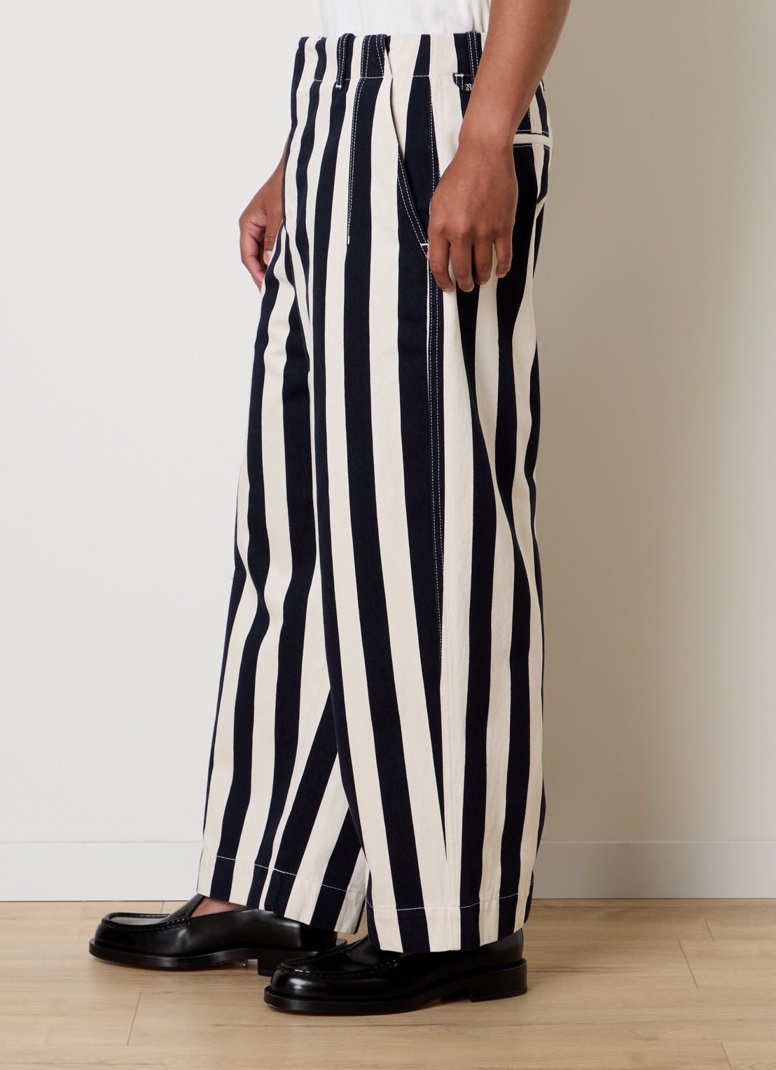 Jacquemus Le Parasol loose fit jeans met streepprint - detail 2 donkerblauw