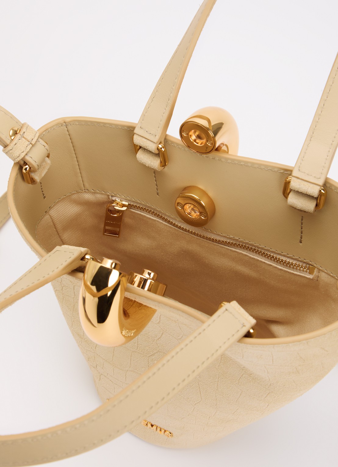Jacquemus Le Petit Bambola handtas van kalfssuède met afneembare schouderriem - detail 3 beige
