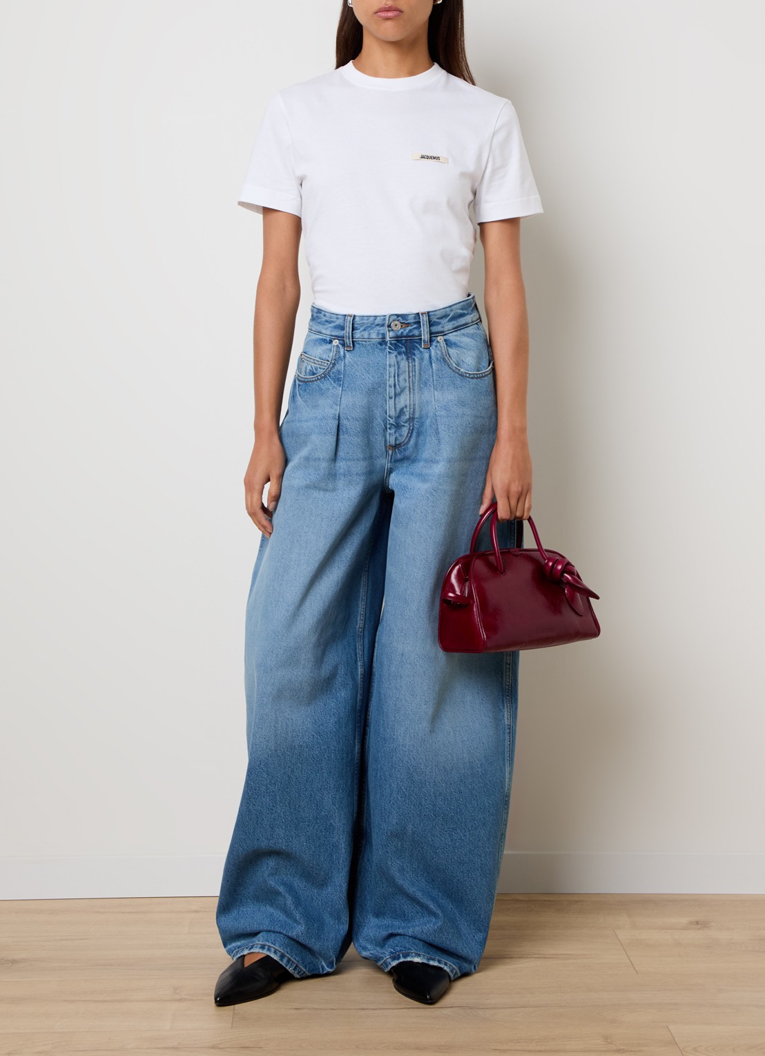 Jacquemus Le Petit Turismo handtas van leer met afneembare schouderriem - voorkant 7 bordeauxrood