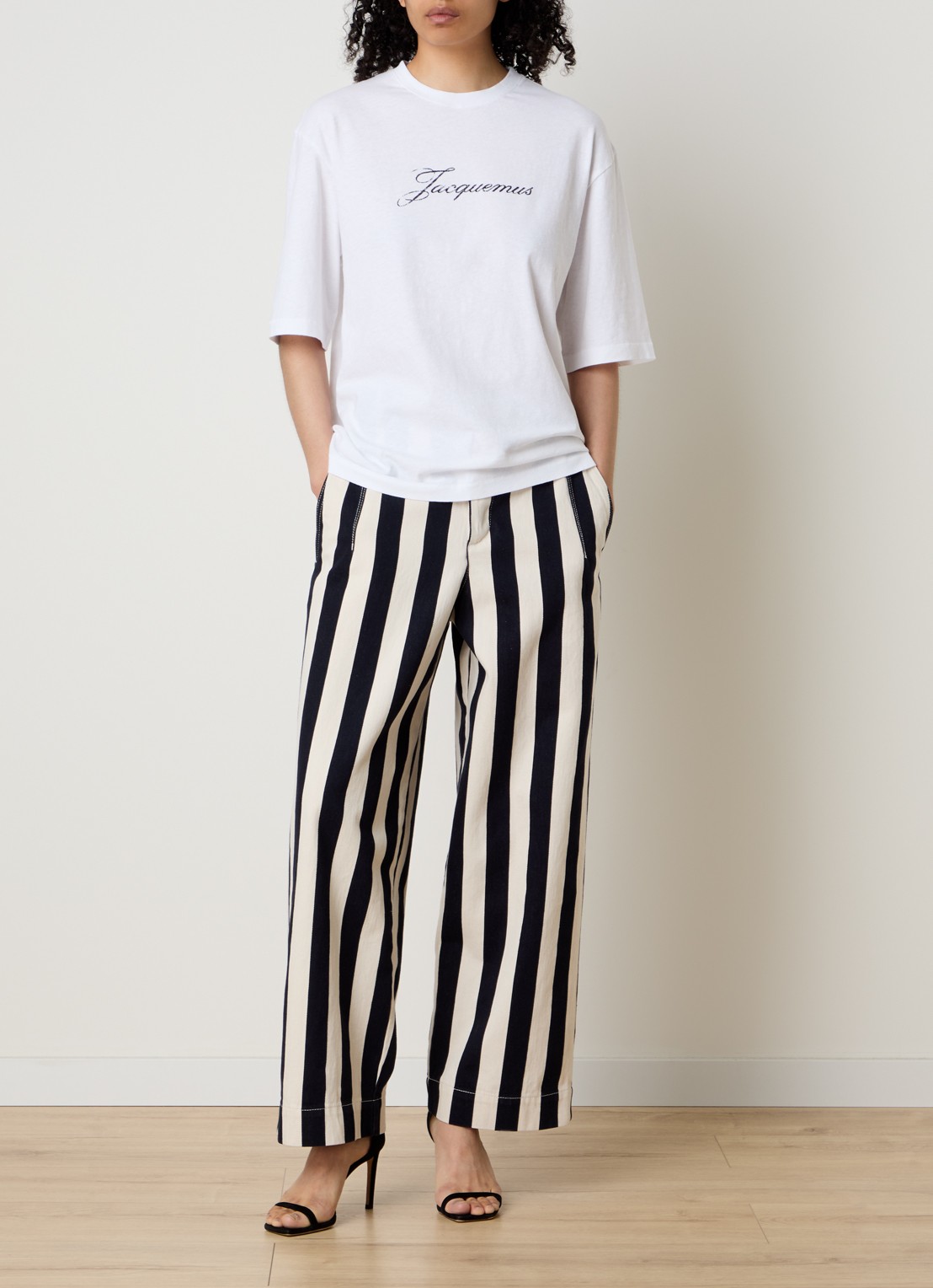 Jacquemus Le T-shirt met logoprint - voorkant 2 wit