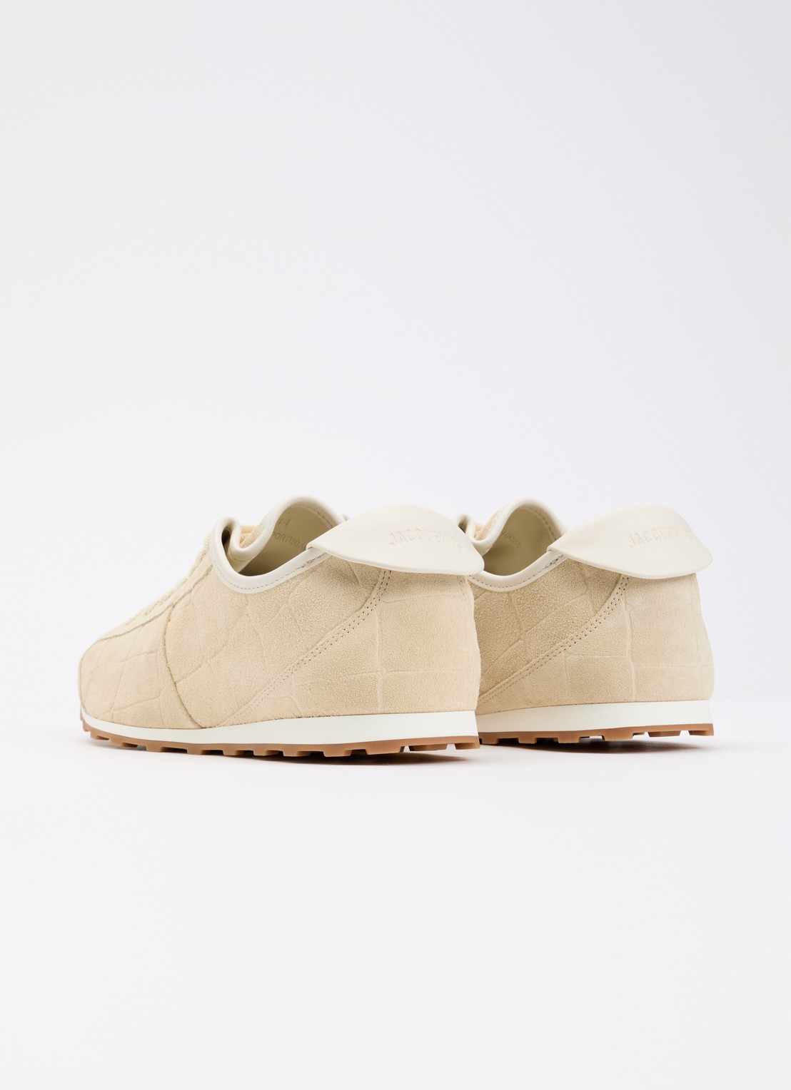 Jacquemus Le Tennis sneaker van kalfssuède met crocostructuur - achterkant 7 ivoor