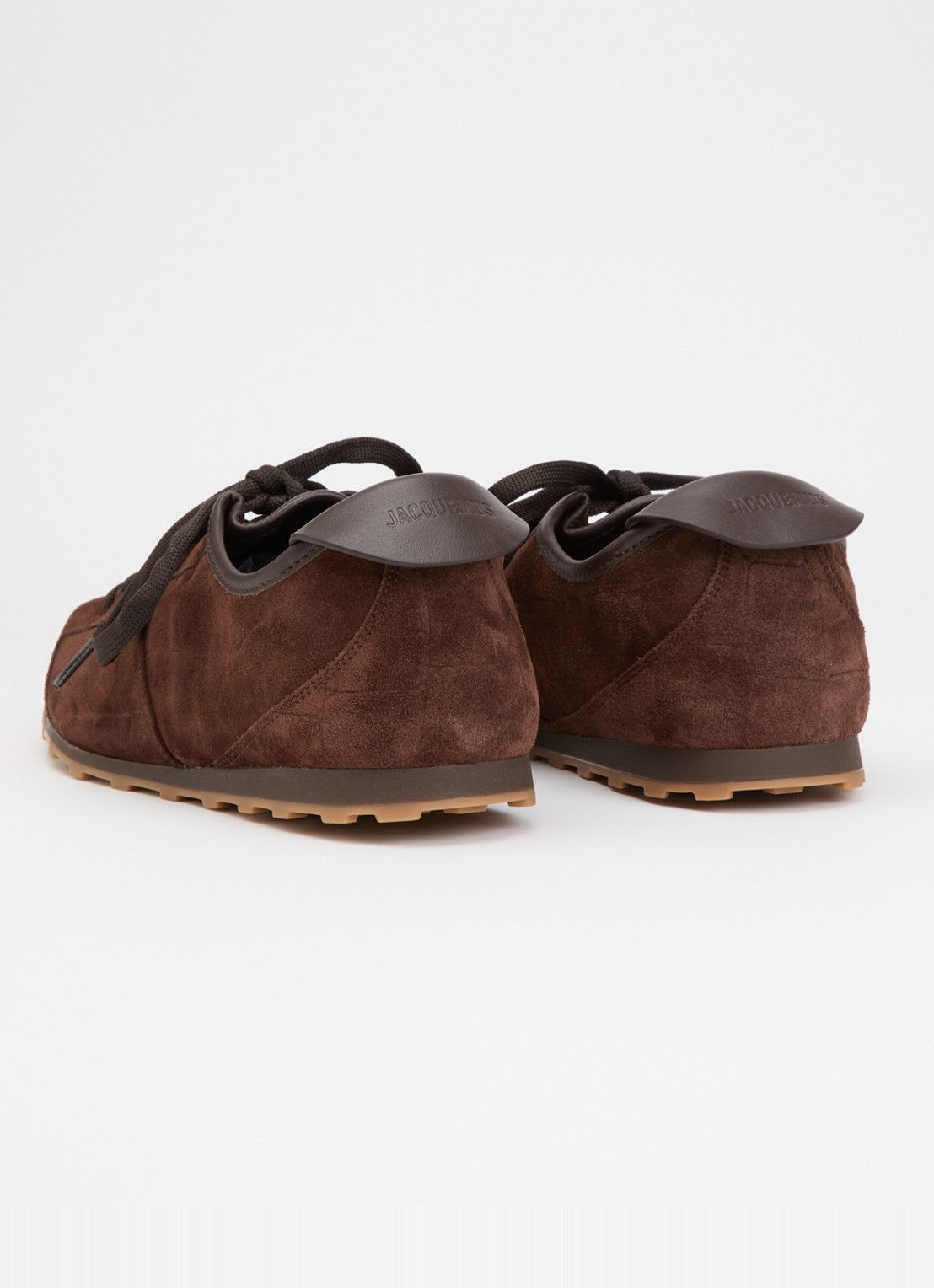 Jacquemus Les Tennis sneaker van suède met crocostructuur  - achterkant 6 hazelnootbruin