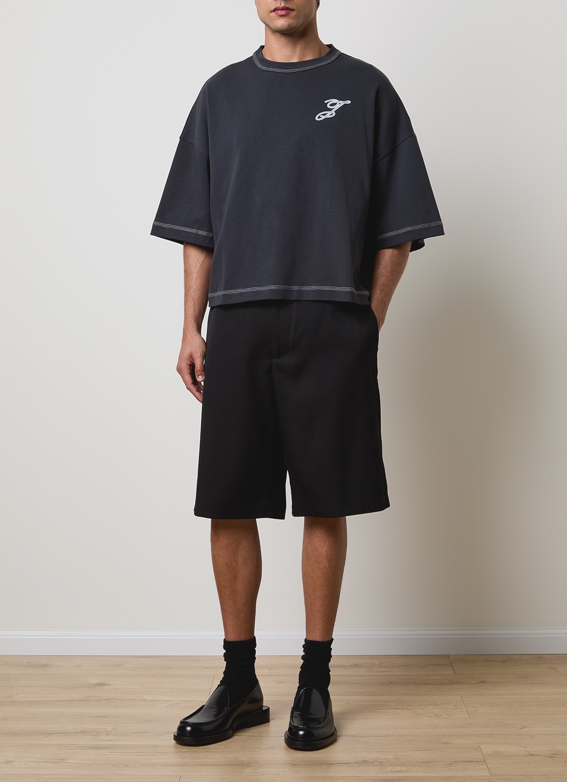 Jacquemus Letro T-shirt met logoborduring - voorkant 2 antraciet