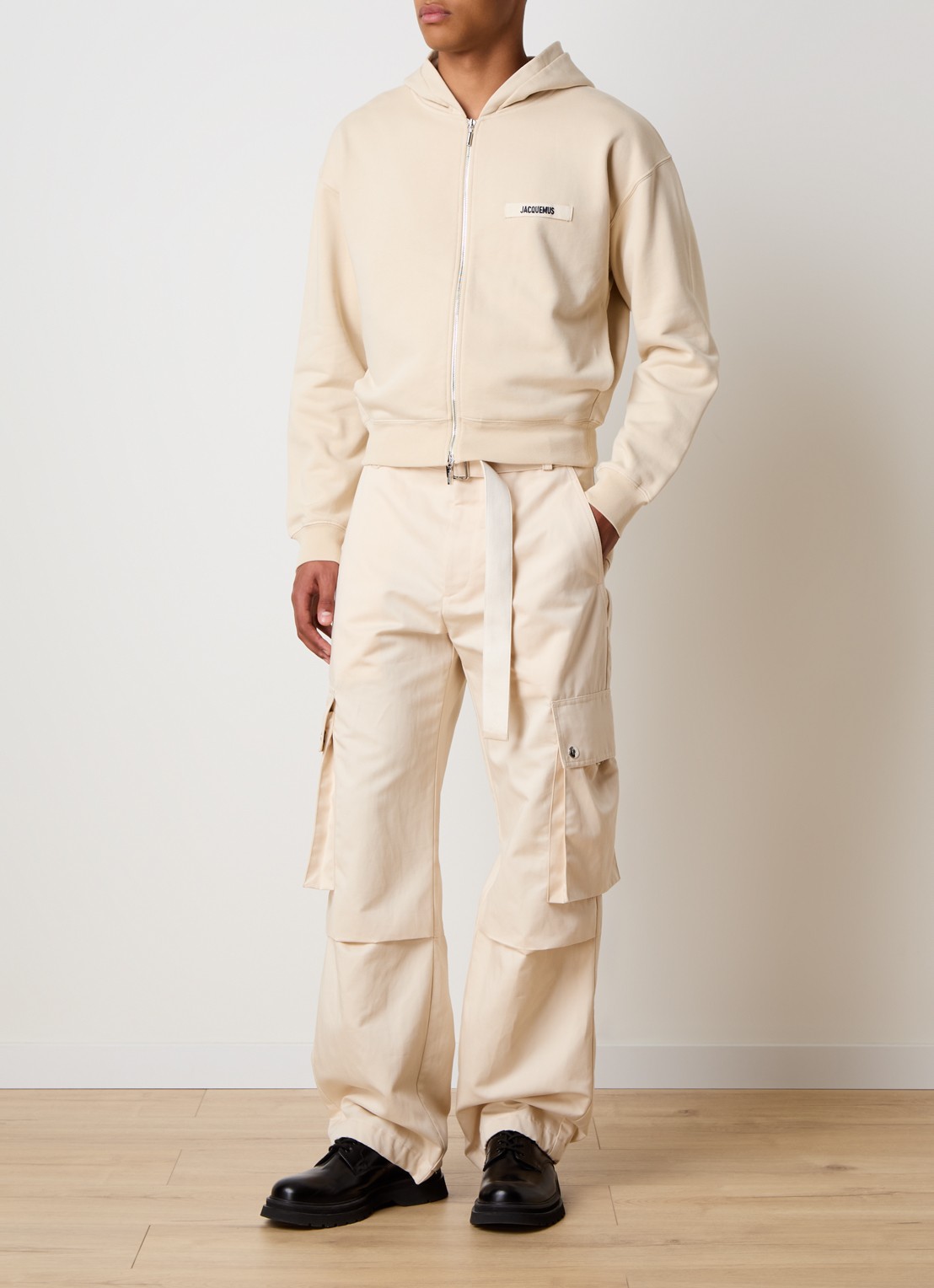 Jacquemus Loose fit cargobroek in linnenblend met ceintuur - voorkant 2 beige
