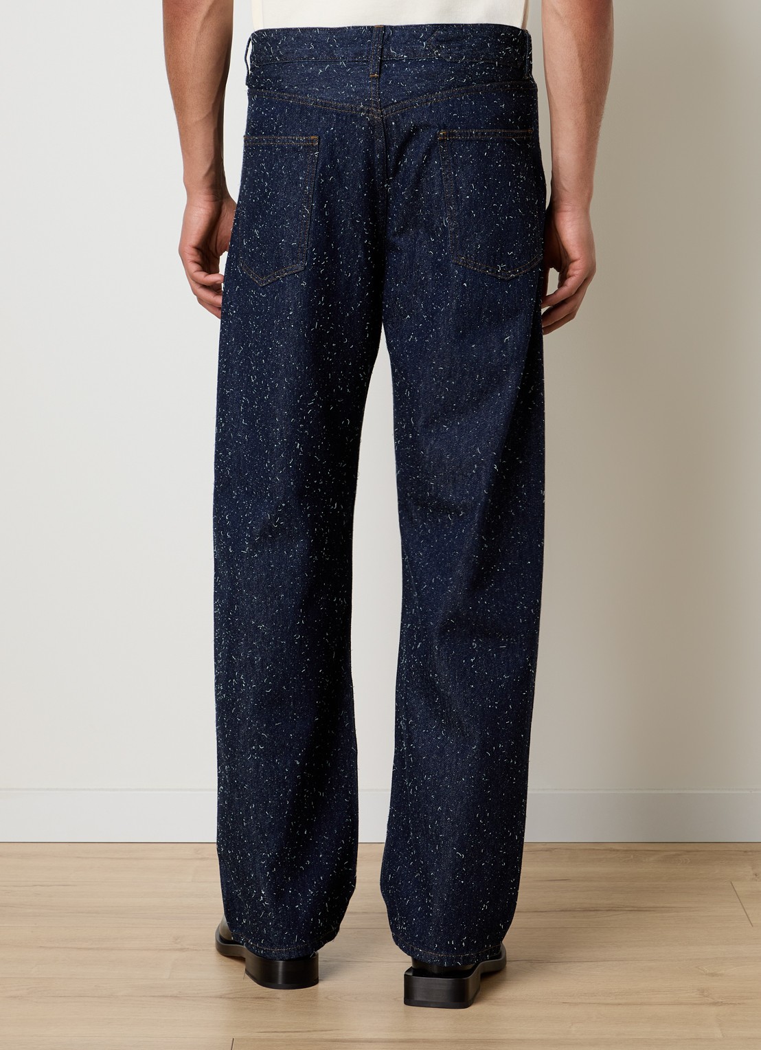 Jacquemus Loose fit jeans met donkere wassing en destroyed afwerking - achterkant indigo