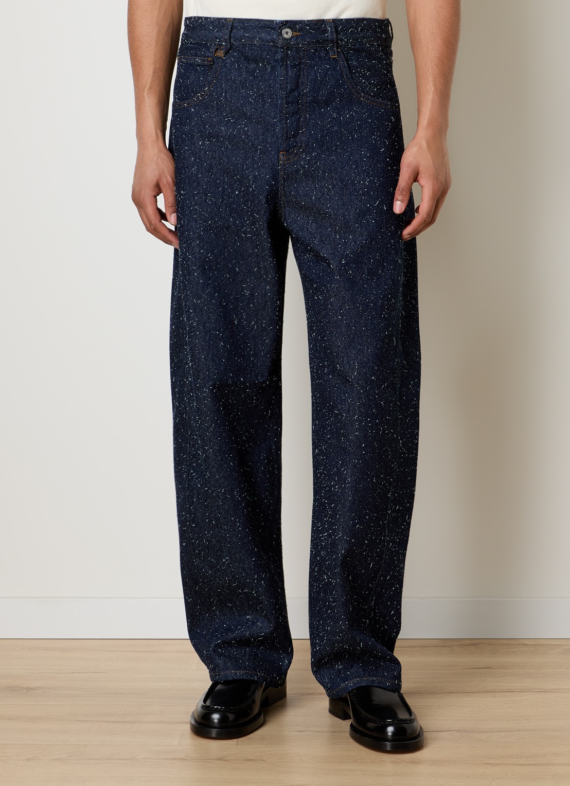 Jacquemus Loose fit jeans met donkere wassing en destroyed afwerking - detail 2 indigo