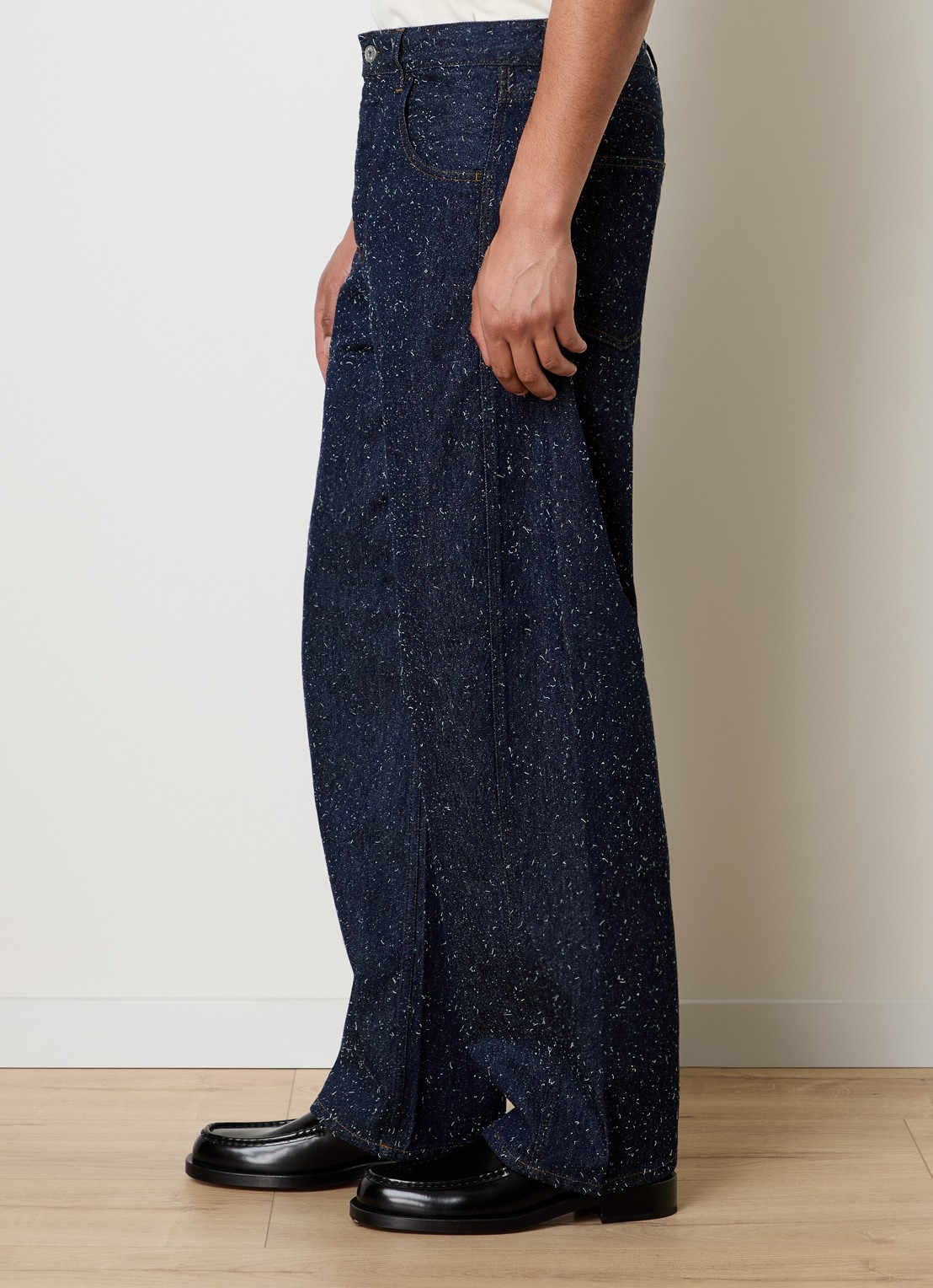 Jacquemus Loose fit jeans met donkere wassing en destroyed afwerking - detail 3 indigo