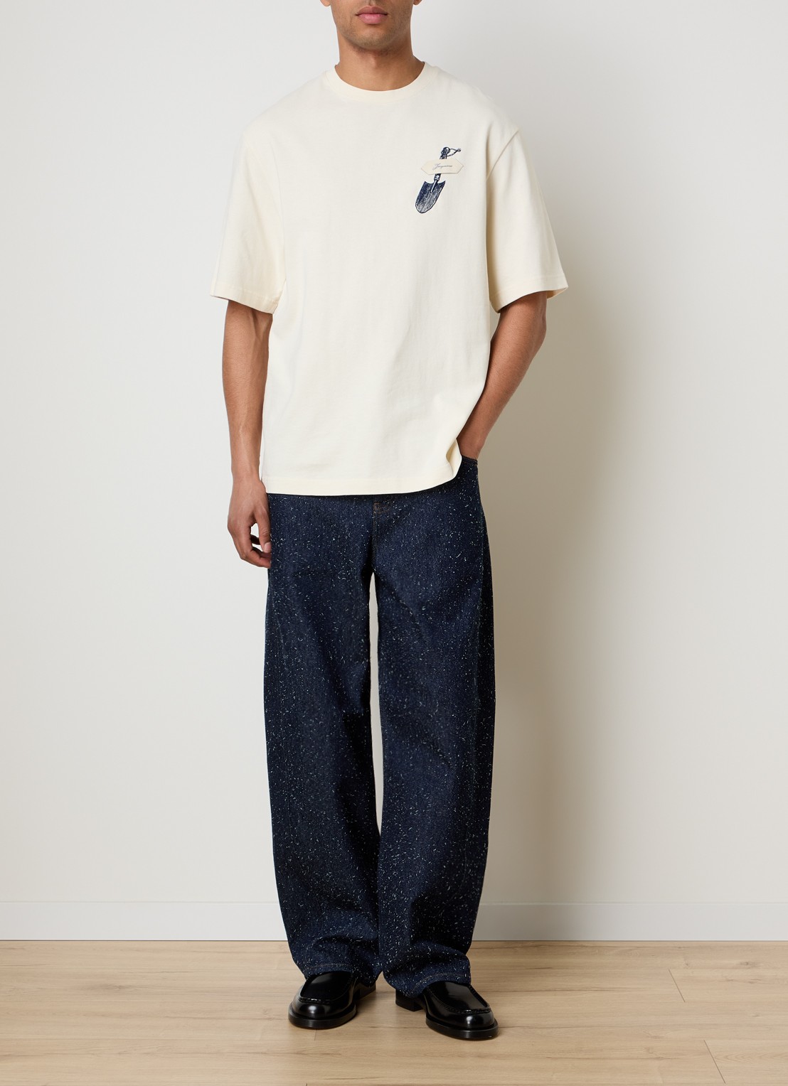 Jacquemus Loose fit jeans met donkere wassing en destroyed afwerking - voorkant 6 indigo