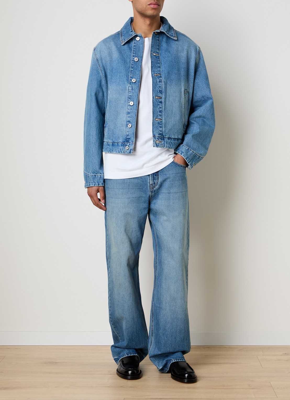 Jacquemus Loose fit jeans met medium wassing en steekzakken - voorkant 2 indigo