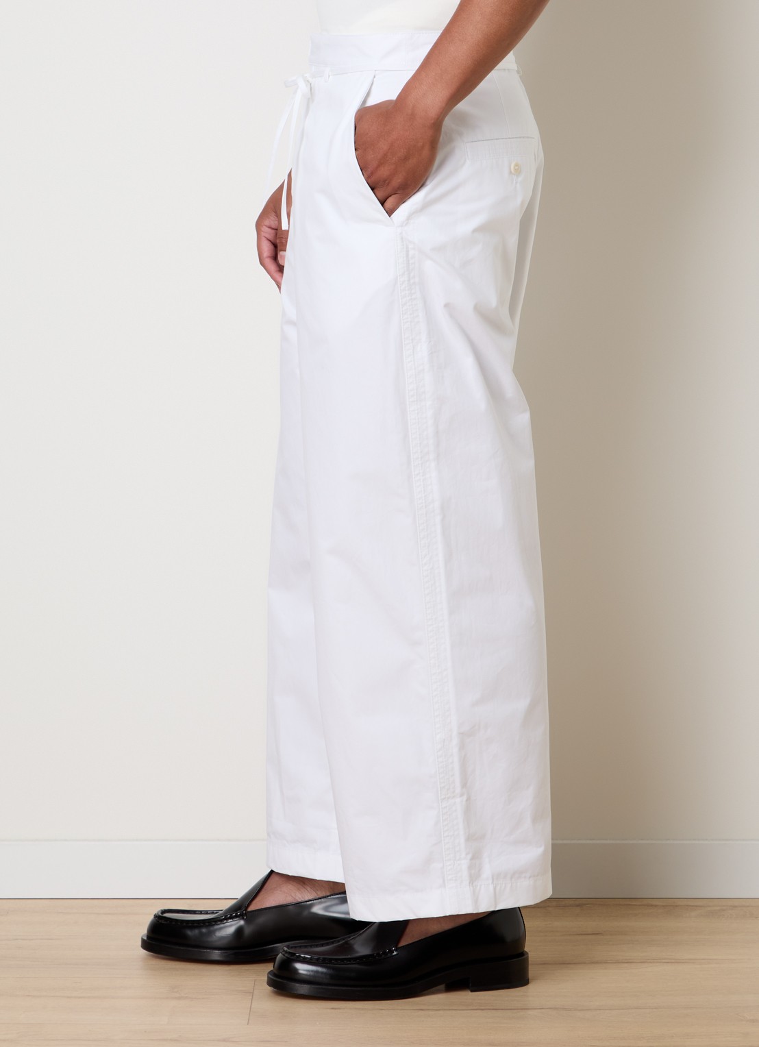 Jacquemus Marin loose fit broek met strikceintuur - detail 2 wit