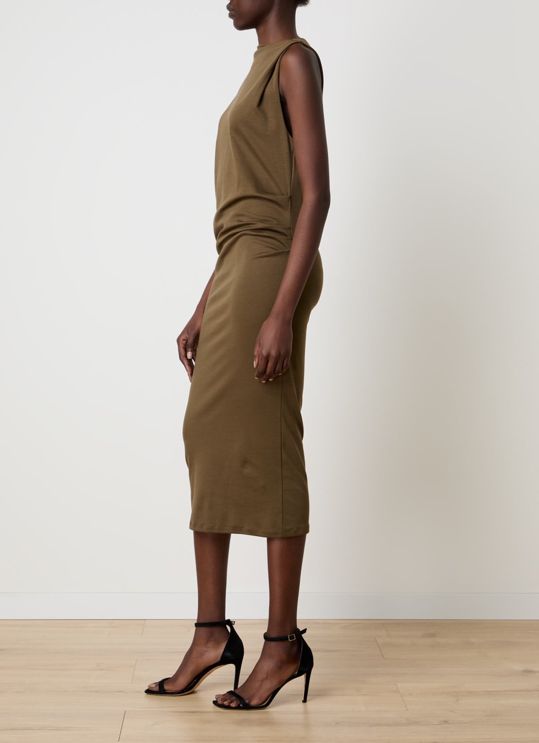 Jacquemus Midi kokerjurk met asymmetrische hals - voorkant 3 bronsgroen