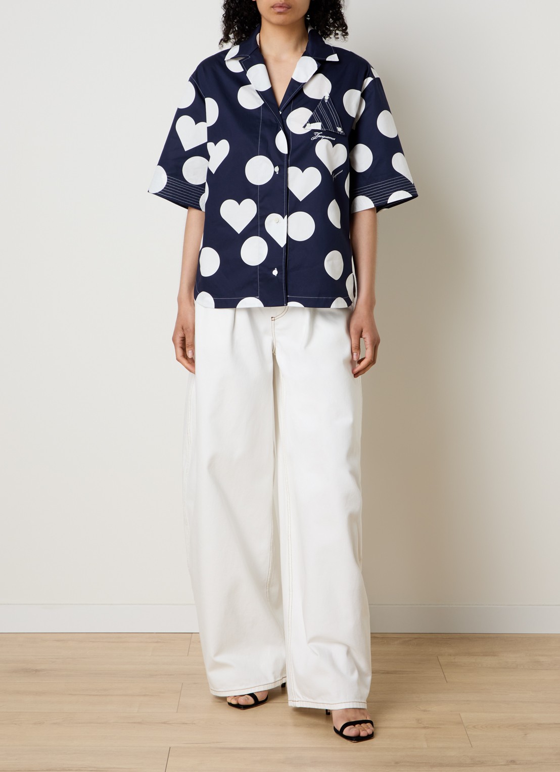 Jacquemus Oval mid waist balloon fit jeans met gekleurde wassing - voorkant 2 wit