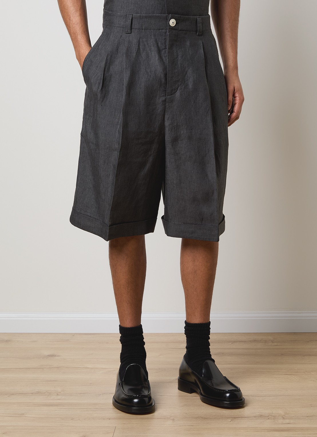 Jacquemus Pastro wide fit korte broek met steekzakken - detail 4 donkergrijs