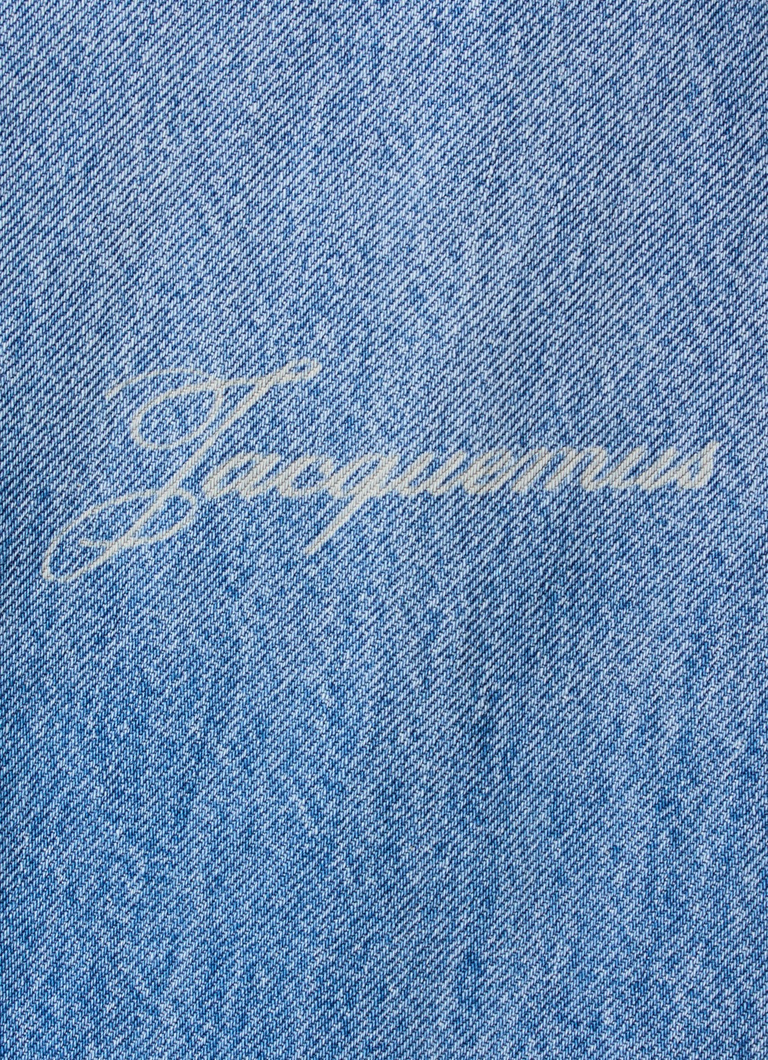 Jacquemus Regular fit overhemd van denim met logo - detail 2 lichtblauw