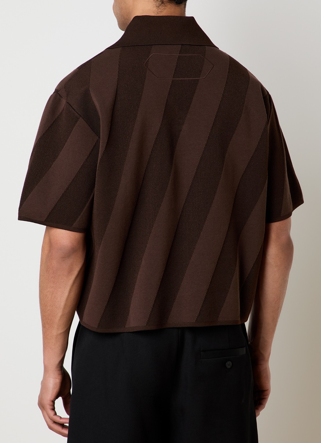 Jacquemus Regular fit polo met streepprint - achterkant donkerbruin