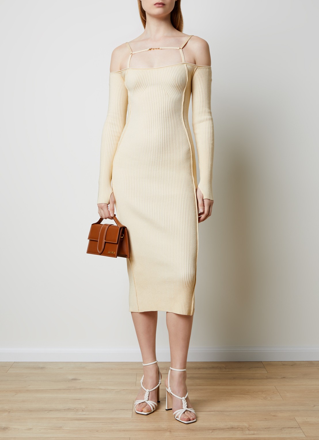 Jacquemus Sierra ribgebreide midi jurk met logo - detail 4 ivoor