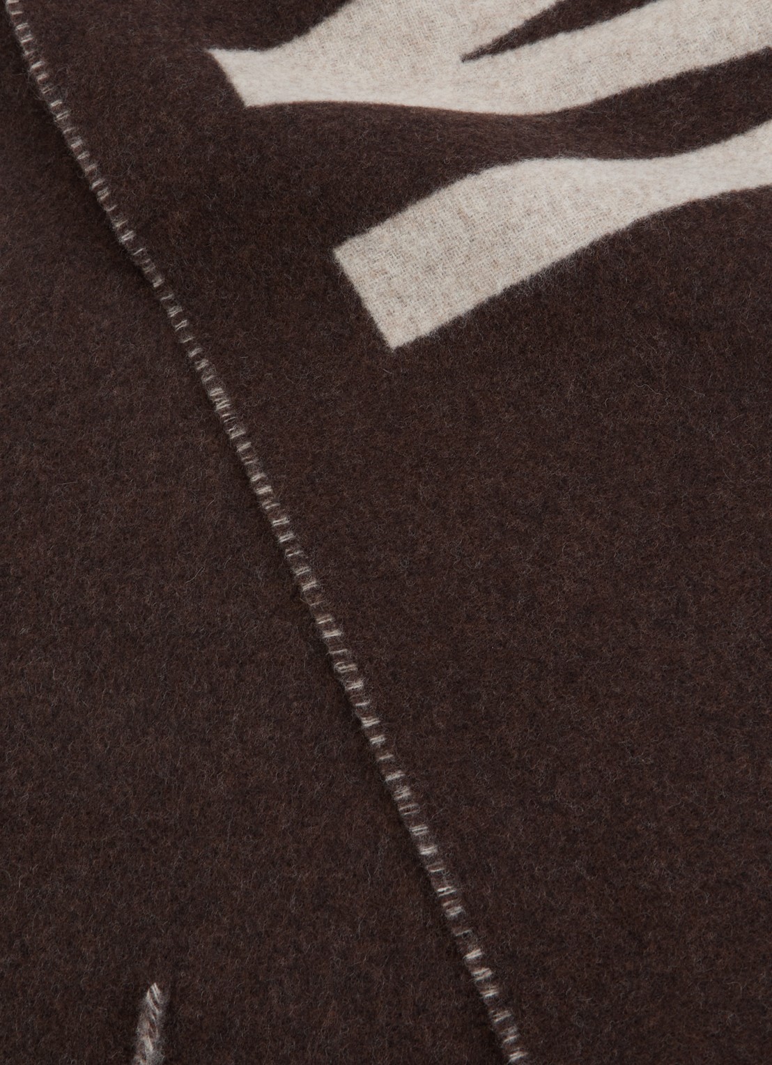 Jacquemus Sjaal van wol met franjes en logoprint 180 x 35 cm - detail 3 donkerbruin