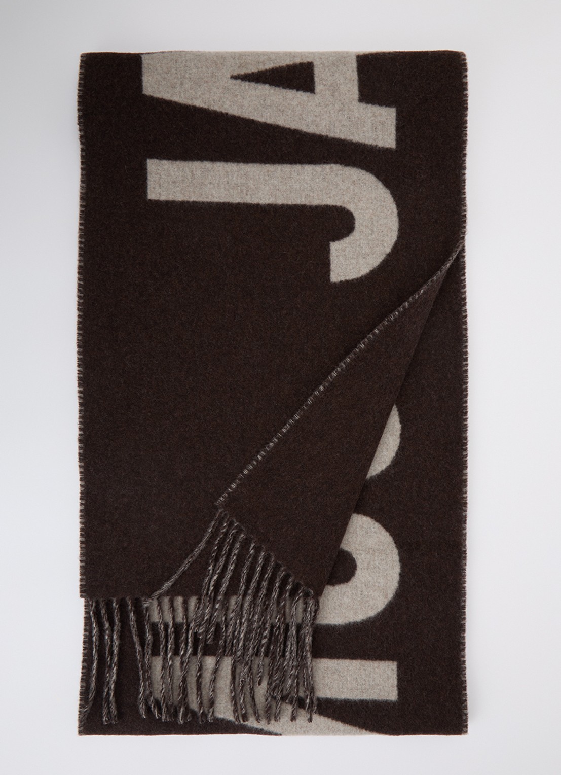 Jacquemus Sjaal van wol met franjes en logoprint 180 x 35 cm - voorkant donkerbruin