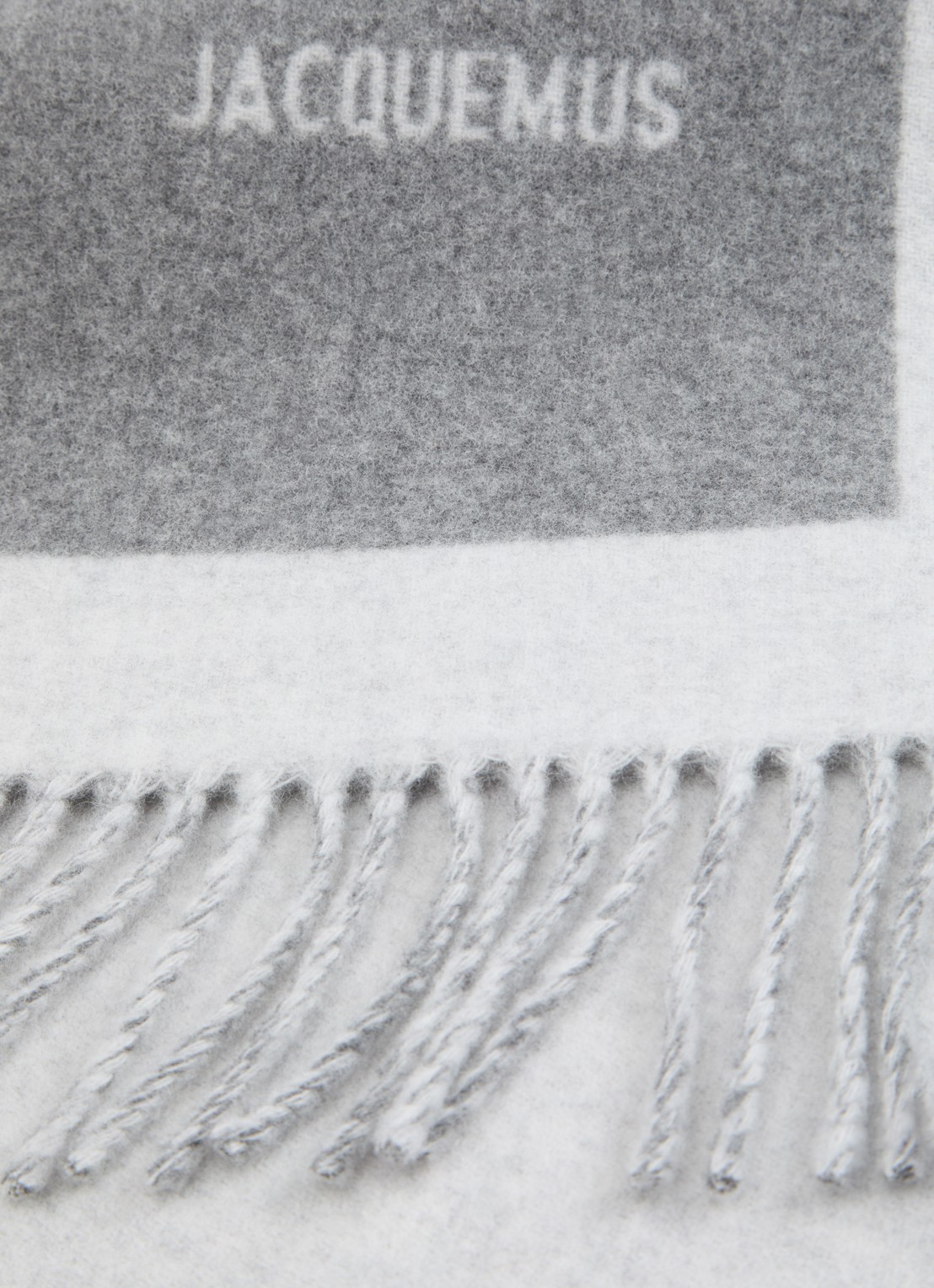 Jacquemus Sjaal van wol met logoprint 190 x 30 cm - detail grijs