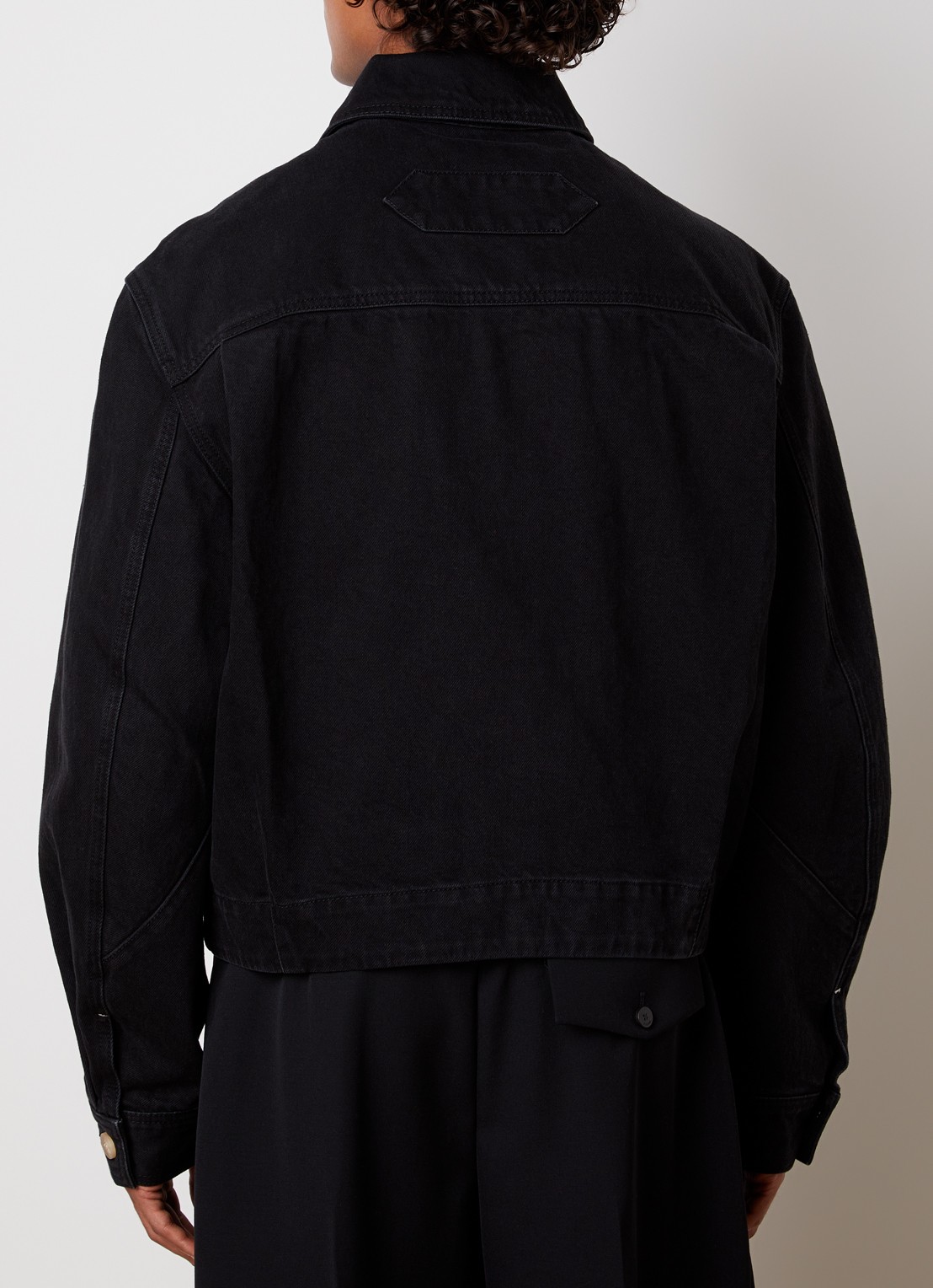 Jacquemus Spijkerjas met logo en steekzakken - achterkant zwart