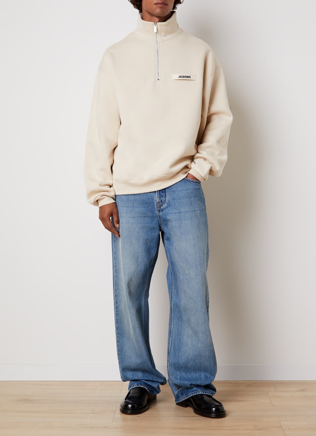 Jacquemus Sweater met logo en halve rits - voorkant 5 zand