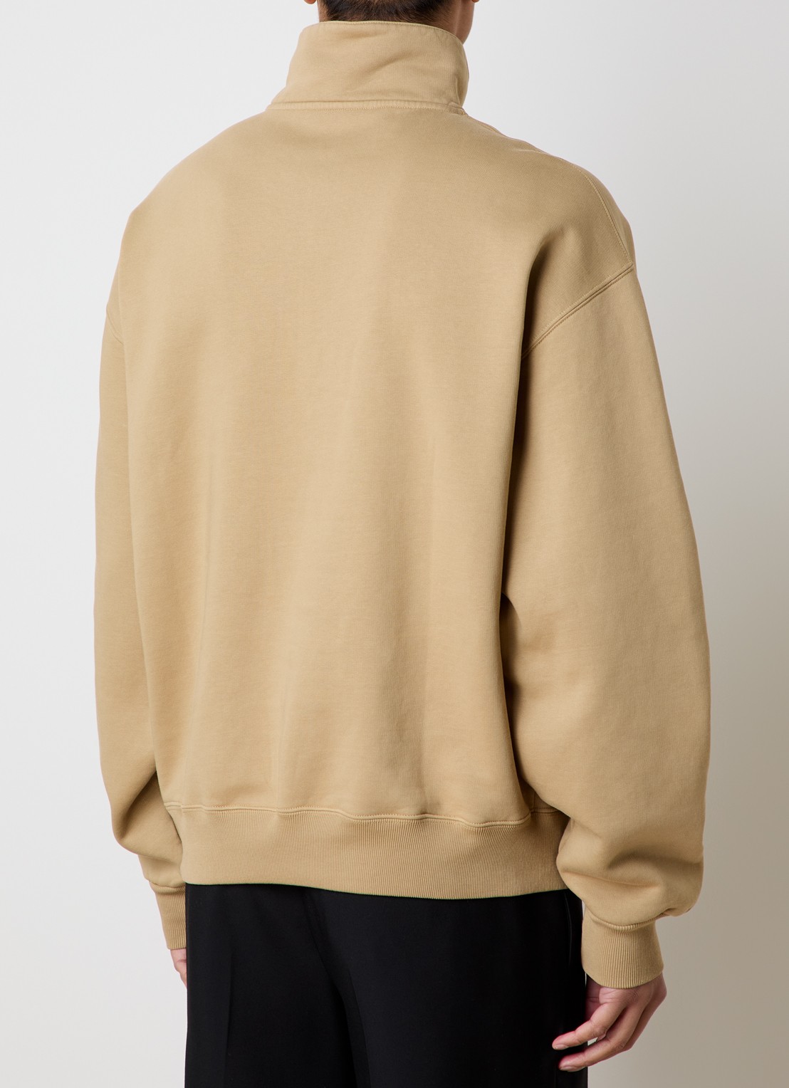 Jacquemus Sweater met logo en halve rits - achterkant donkerbeige