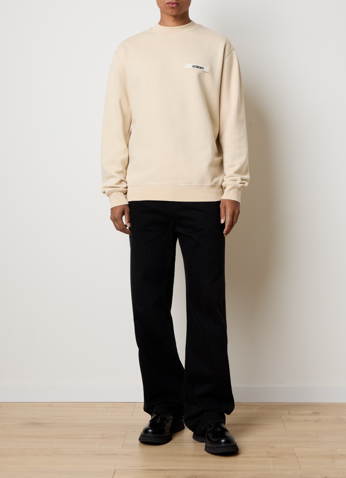 Jacquemus Sweater met logo - voorkant 3 beige