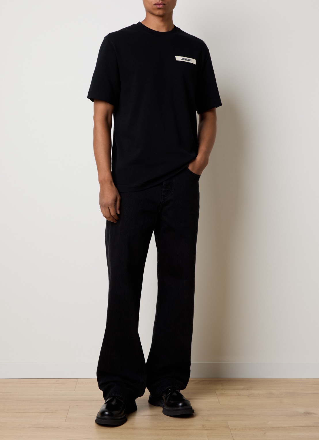 Jacquemus T-shirt met logo - voorkant 5 zwart