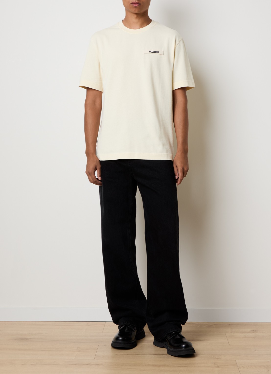 Jacquemus T-shirt met logo - voorkant 2 lichtgeel