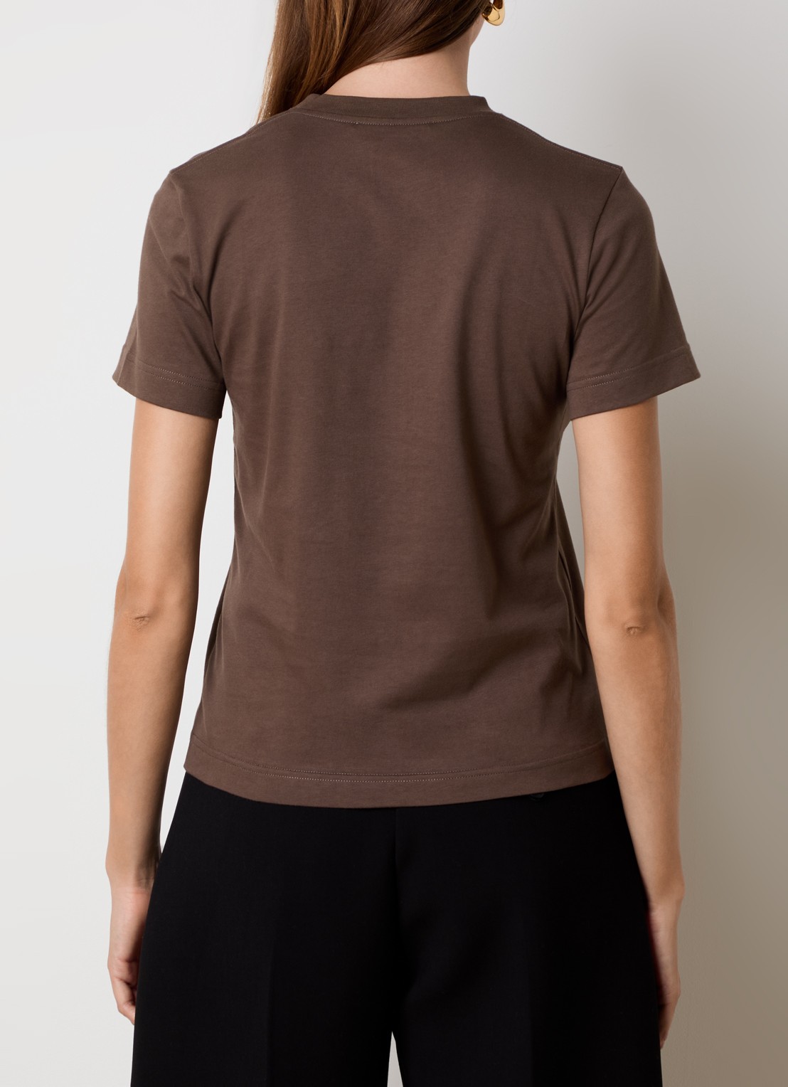 Jacquemus T-shirt met logo - achterkant 5 donkerbruin