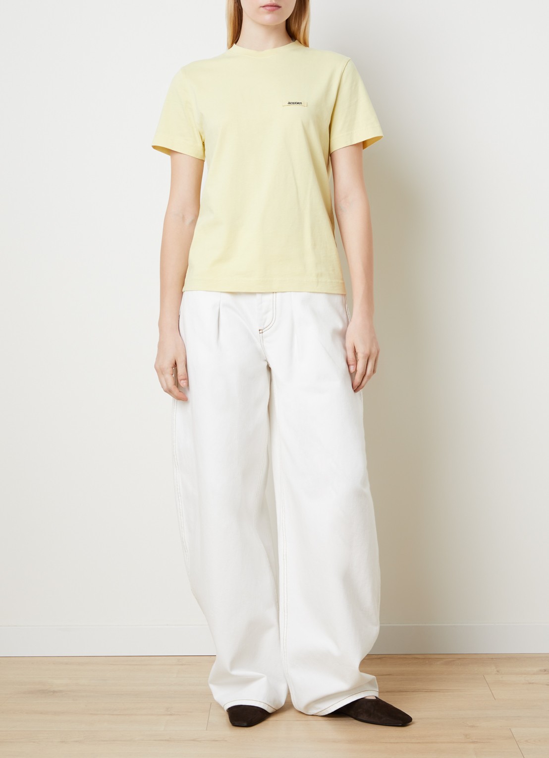 Jacquemus T-shirt met logo - voorkant 4 geel