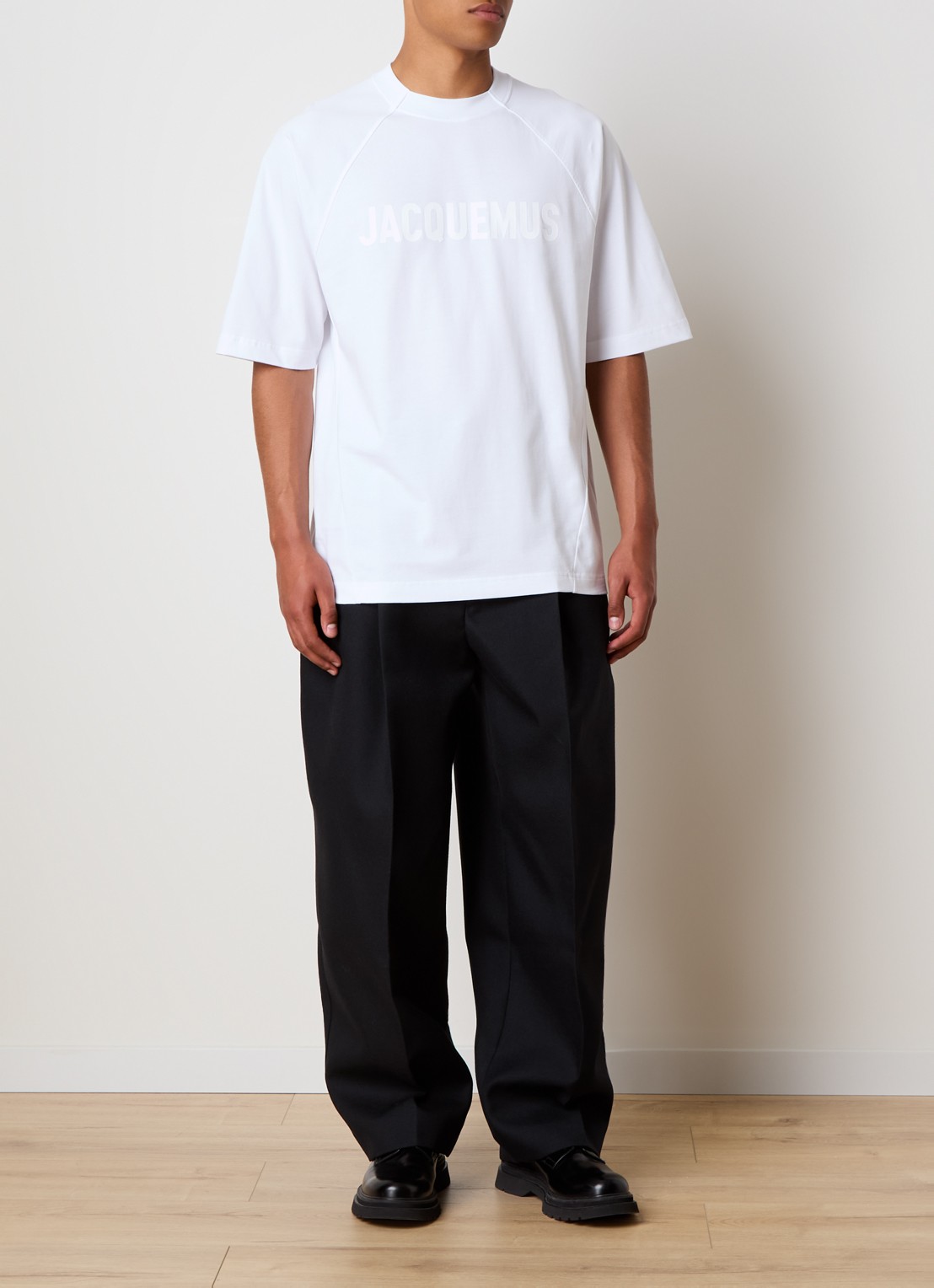 Jacquemus T-shirt met logoprint - voorkant 2 wit