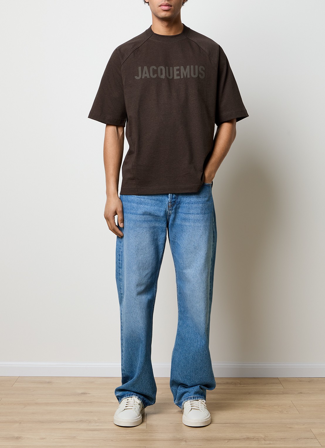 Jacquemus T-shirt met logoprint - voorkant 2 donkerbruin