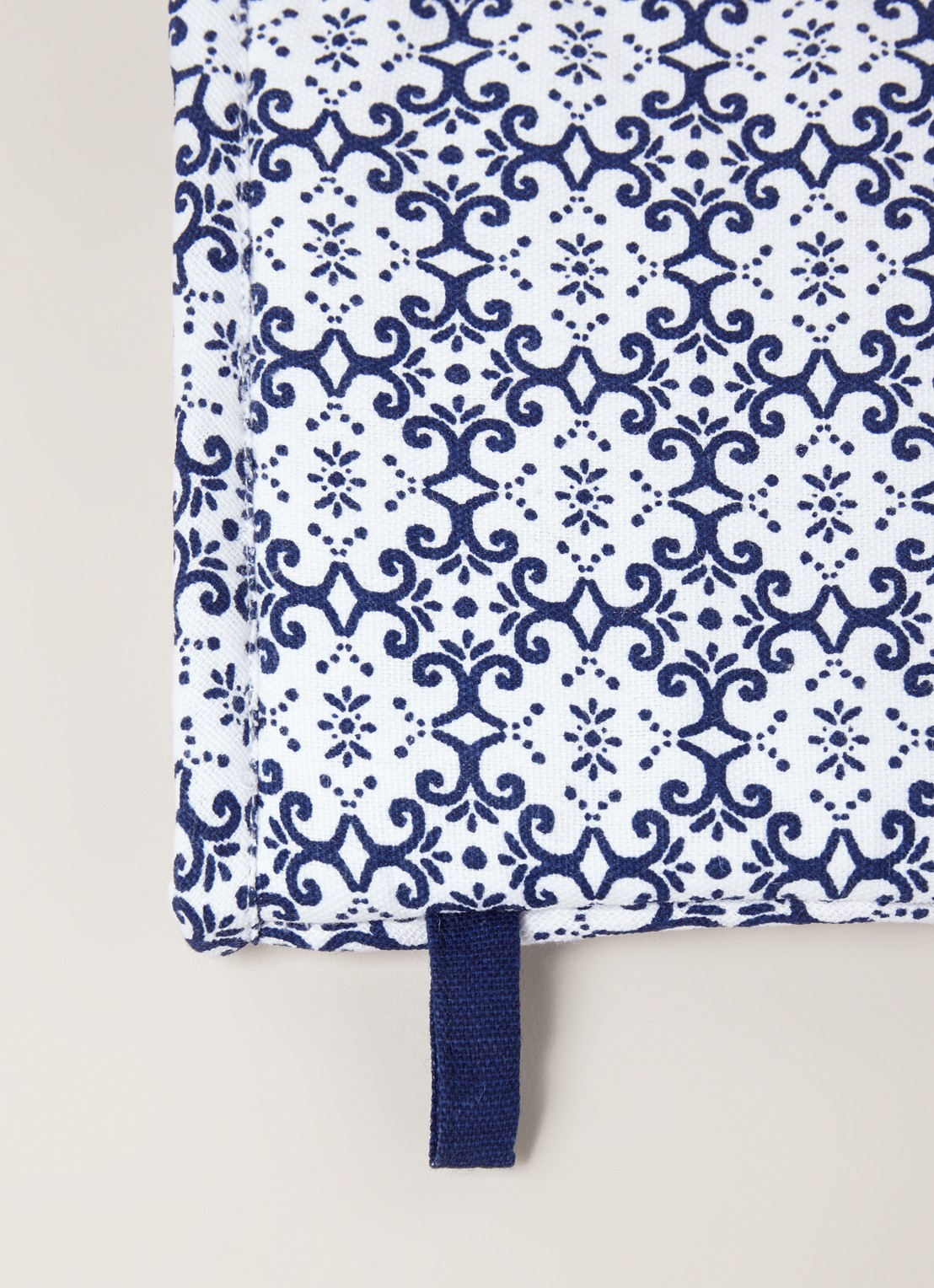 Janny van der Heijden  Tiles ovenwant  - detail donkerblauw