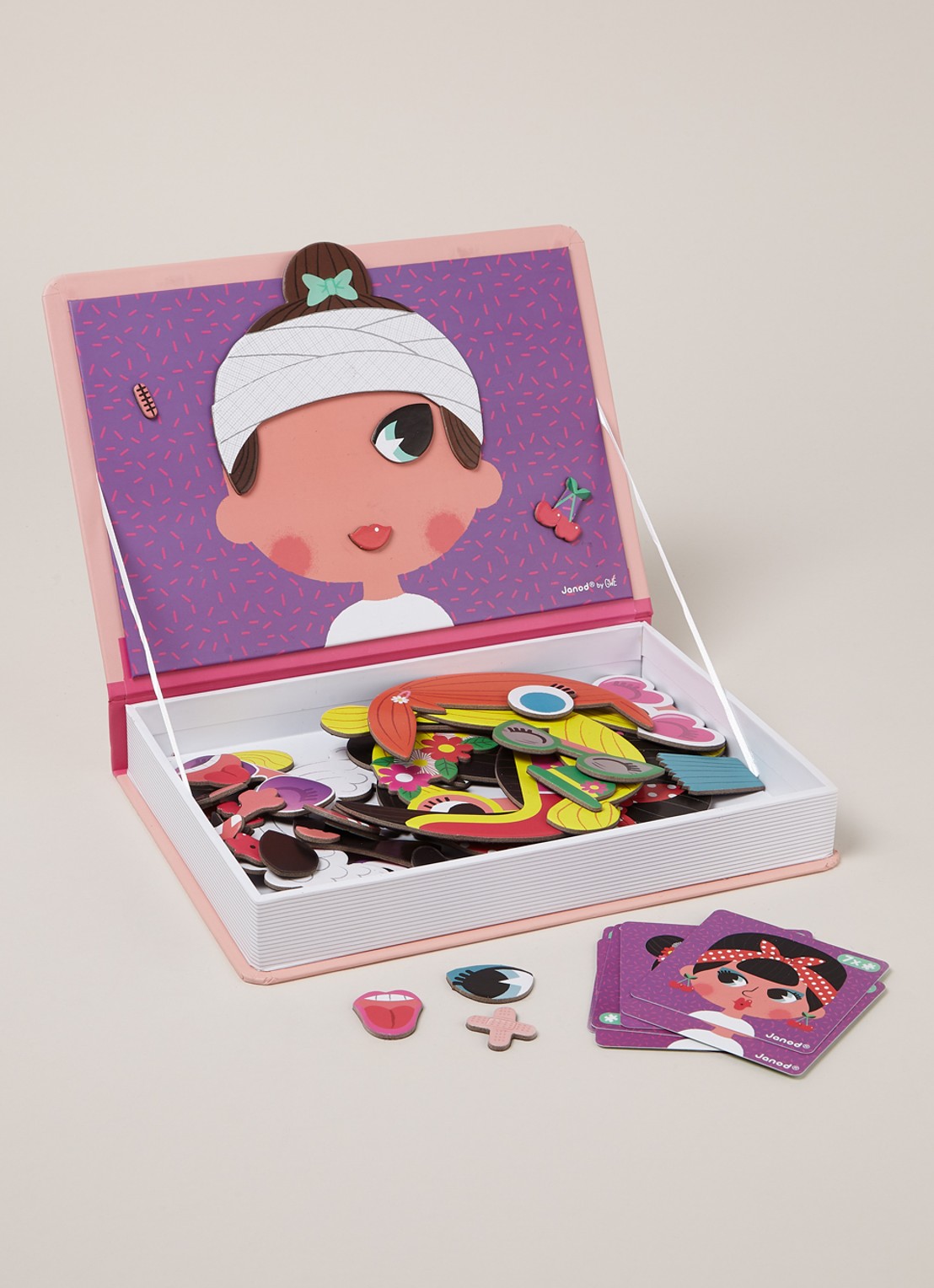 Janod Crazy Faces magneet speelset, 55 stukjes - voorkant 2 multicolor