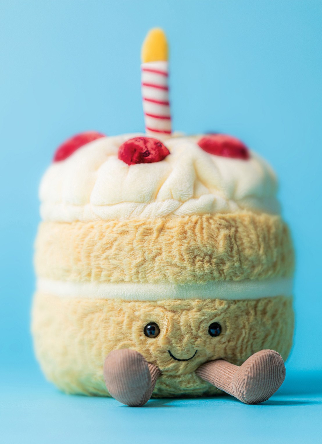 Jellycat Amuseables Birthday Cake knuffel 16 cm - voorkant 2 bruin