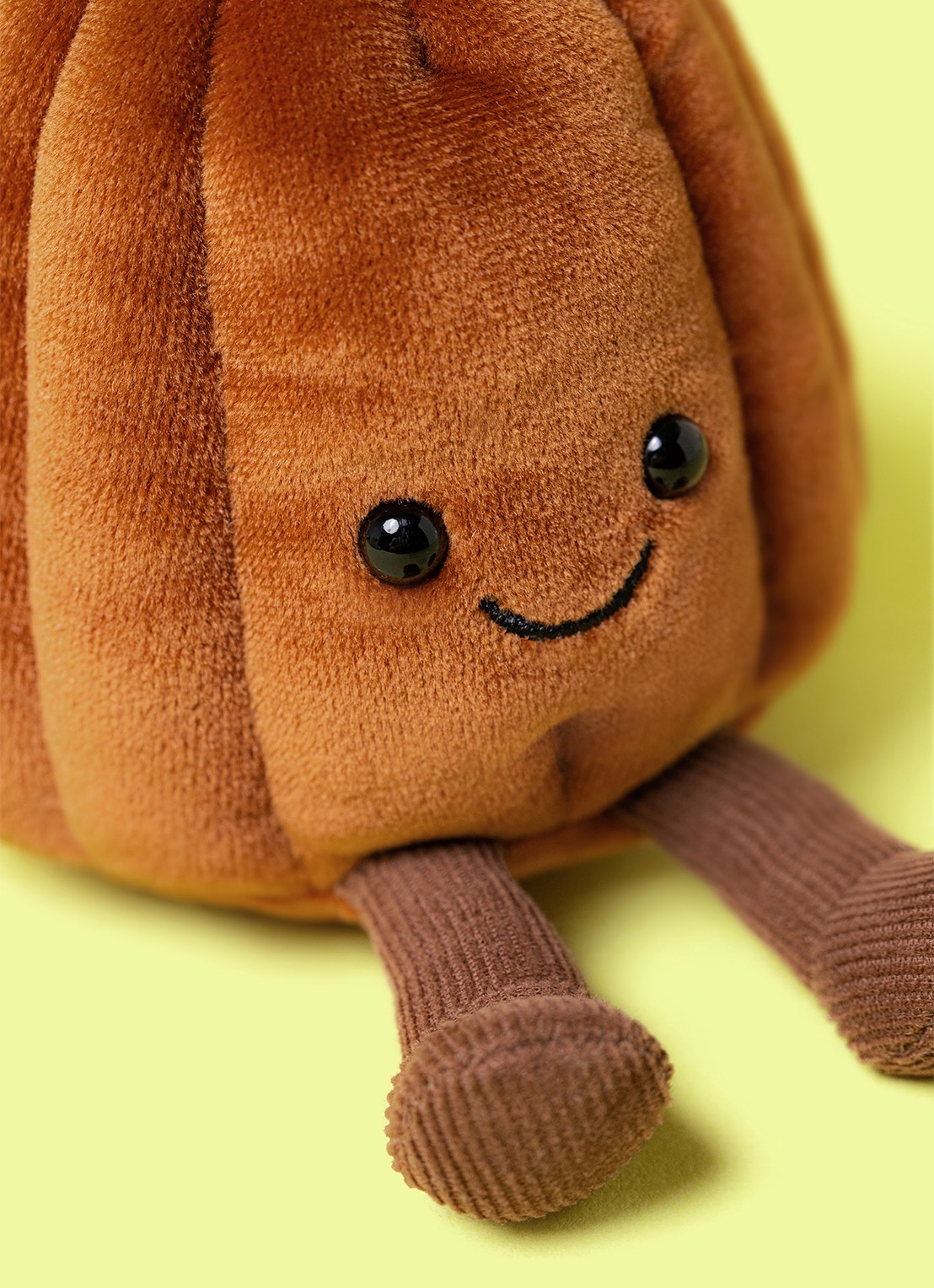Jellycat Amuseables Carole Canelé knuffel 11 cm - detail 5 bruin