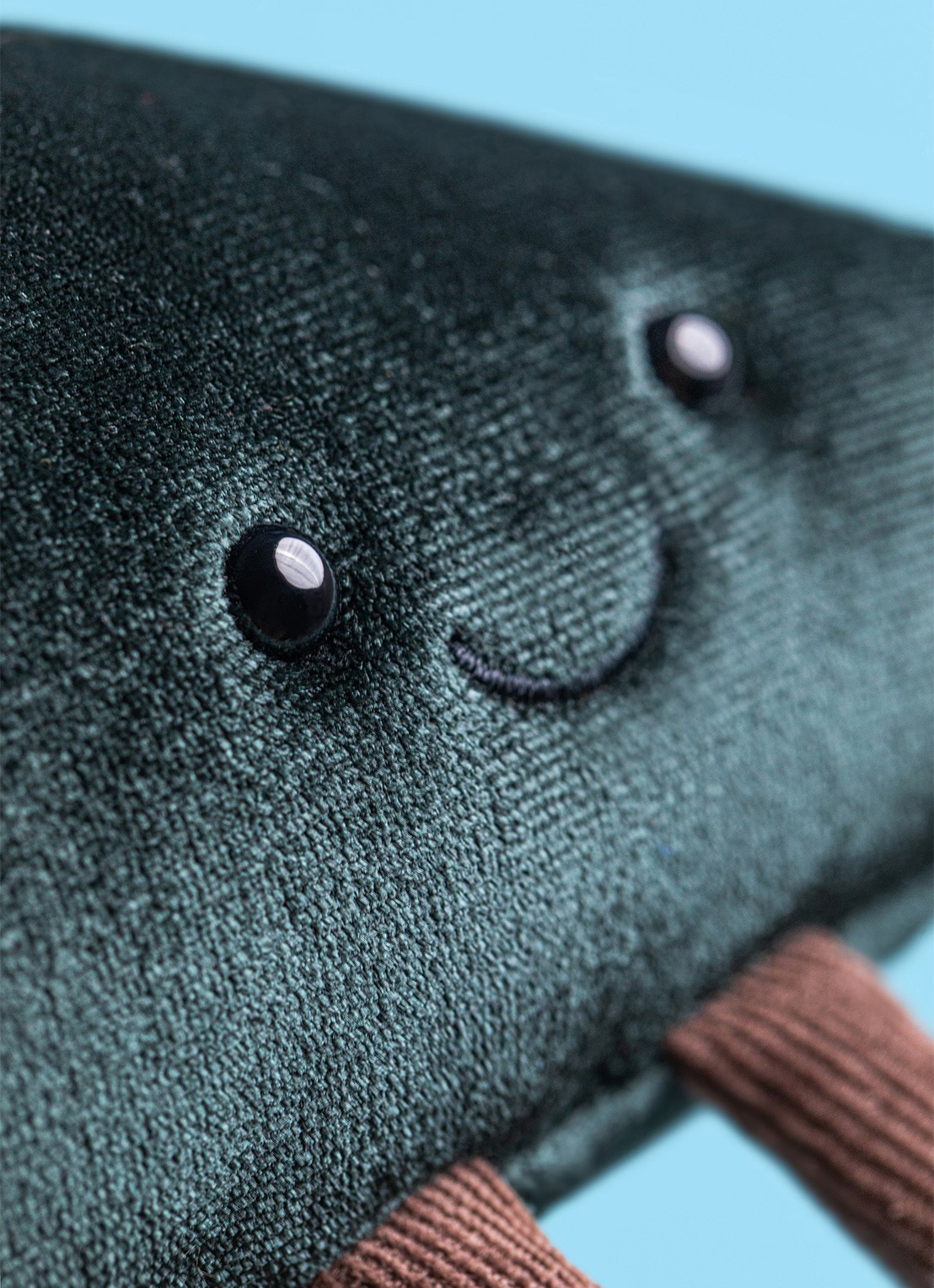 Jellycat Amuseables Coneroi Temaki knuffel 13 cm - voorkant 7 donkergroen
